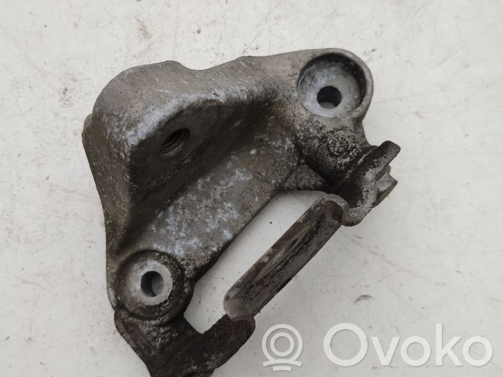 Renault Laguna II Engine mounting bracket 
