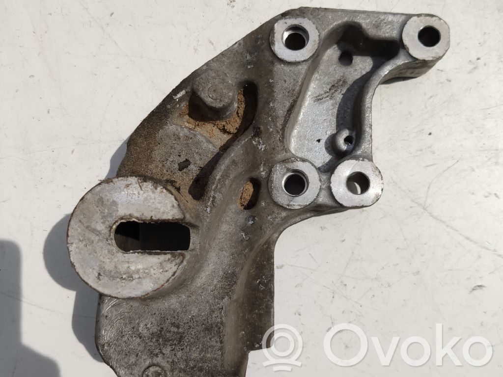 Peugeot 407 Engine mounting bracket 