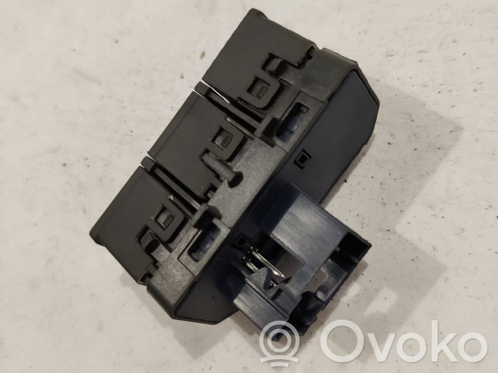 Citroen C5 ESP (stability program) switch 