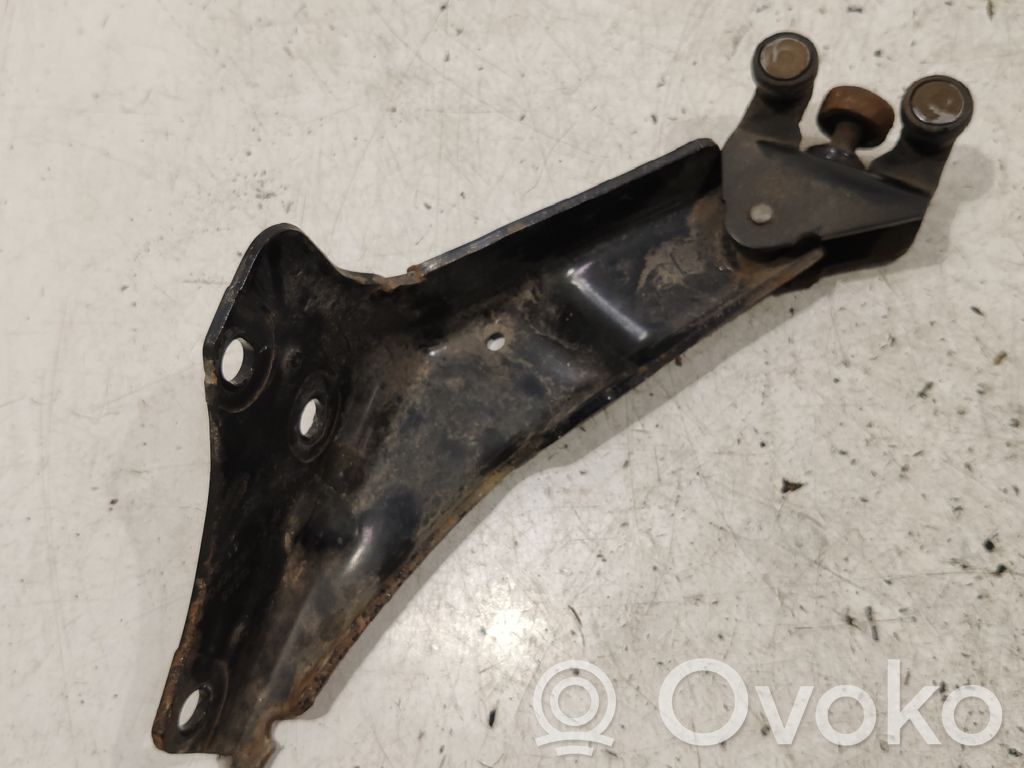 Citroen Berlingo Sliding door lower roller guide/hinge 