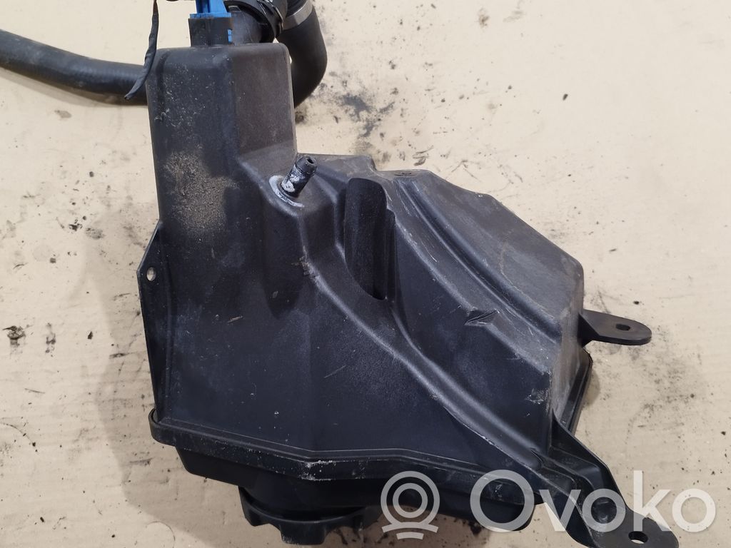 BMW 1 E81 E87 Aušinimo skysčio išsiplėtimo bakelis 
