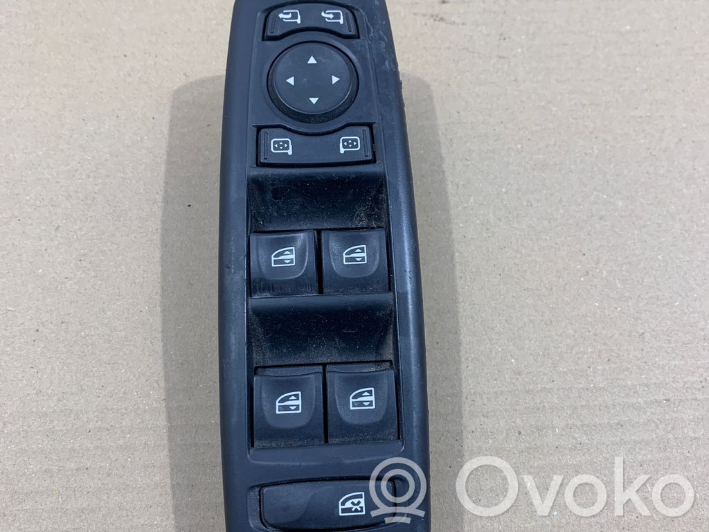 Electric window control switch   E30167,1848G