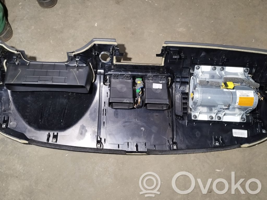 Volvo V50 Panelis 