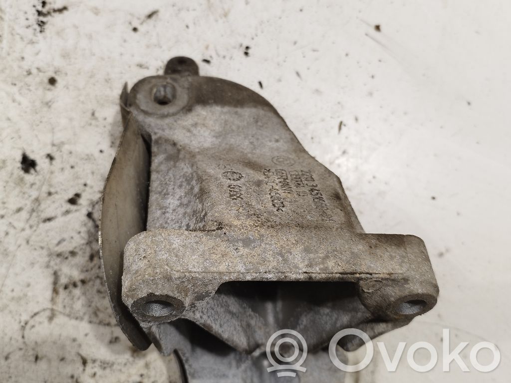 BMW X3 E83 Engine mounting bracket 