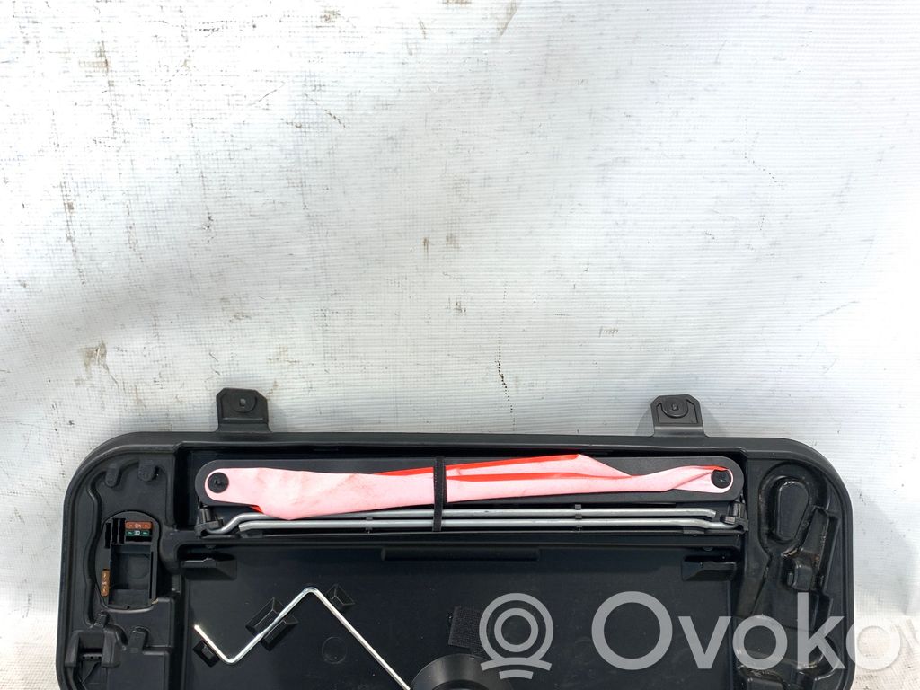 BMW 5 E60 E61 Įrankių daiktadėžė 