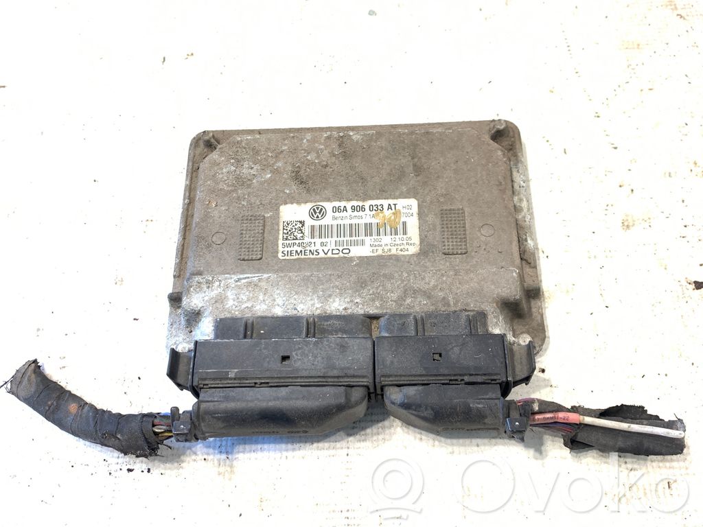 Volkswagen PASSAT B6 Engine control unit/module 