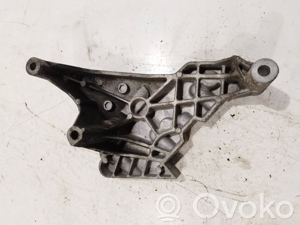 Volkswagen Touran I Engine mounting bracket 