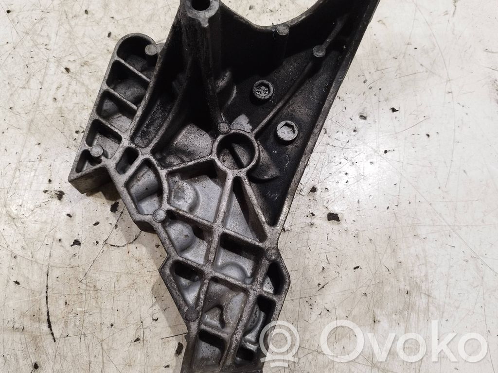Skoda Octavia Mk2 (1Z) Engine mounting bracket 