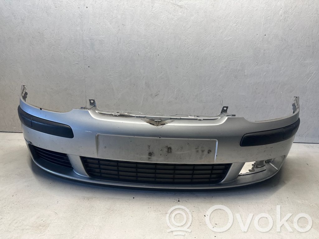 Volkswagen Golf V Parachoques delantero 