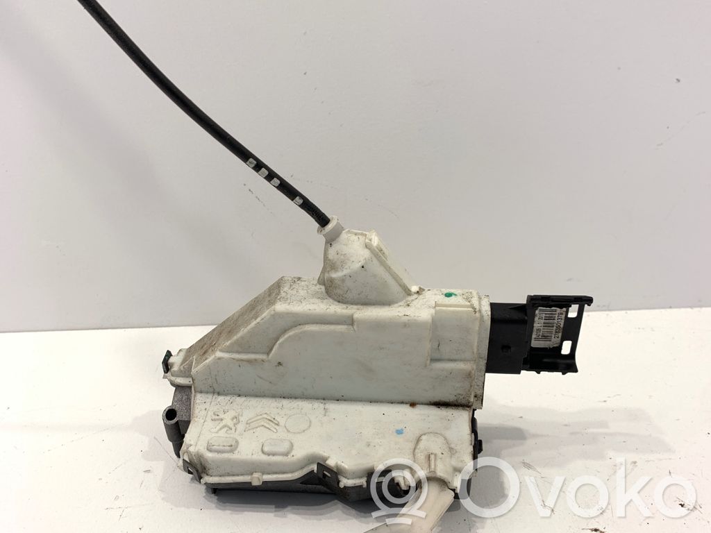 Citroen C3 Priekšpusē slēdzene 