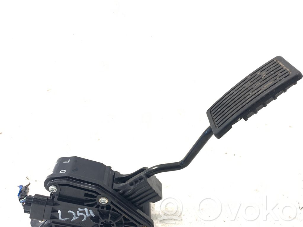 Honda CR-V Accelerator throttle pedal 