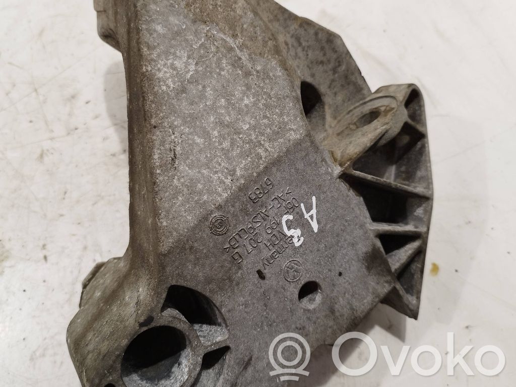 Audi A3 S3 8P Engine mounting bracket 