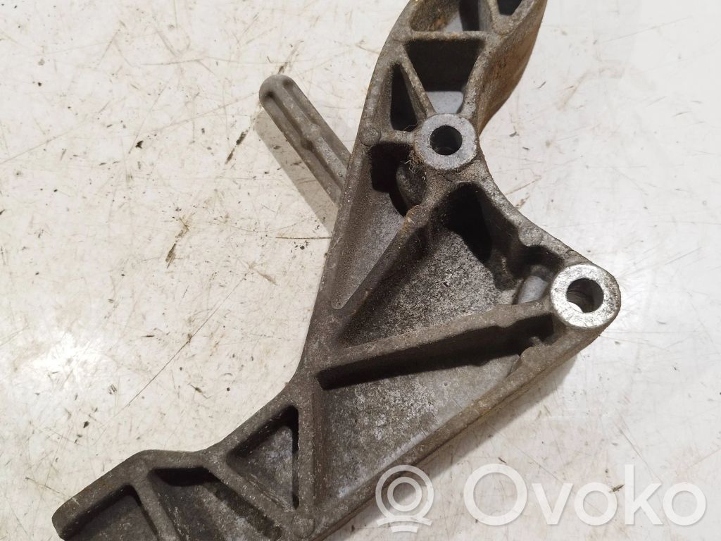 Opel Astra H Engine mounting bracket 