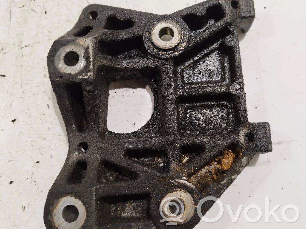 Mazda 6 Engine mounting bracket 
