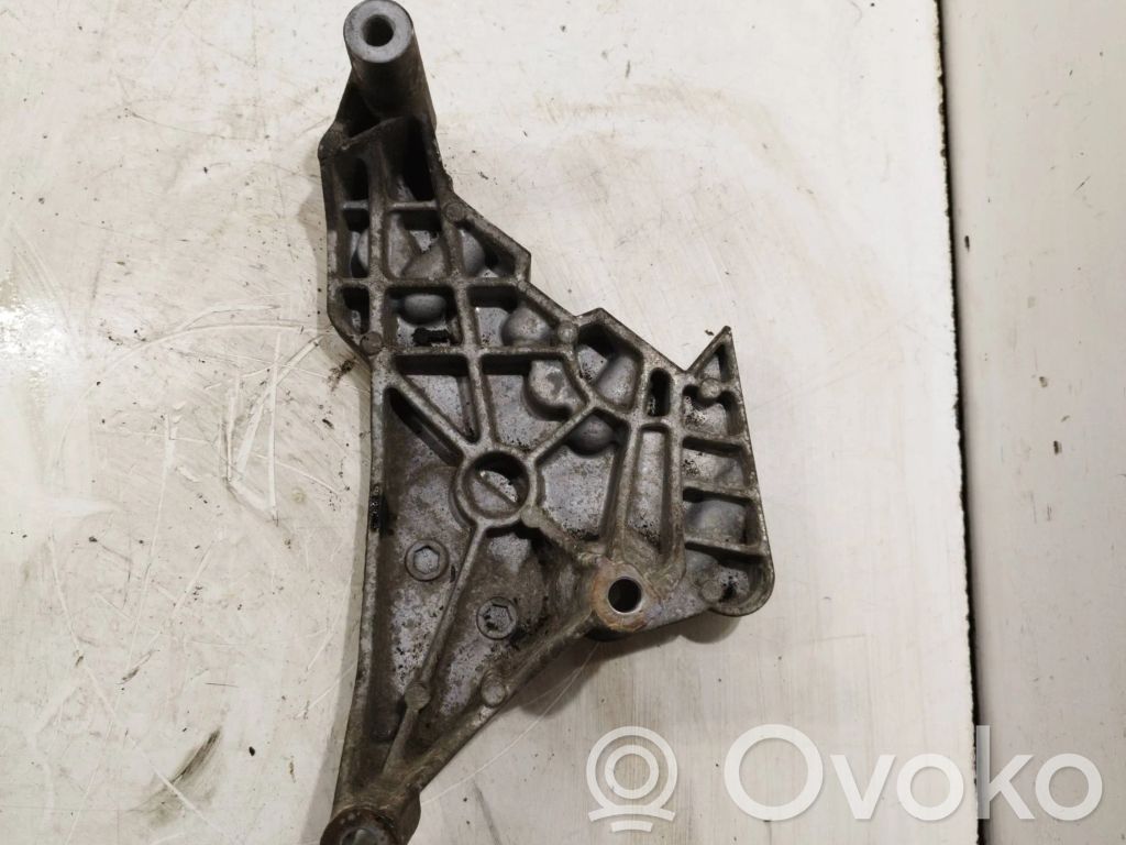 Volkswagen Touran I Engine mounting bracket 