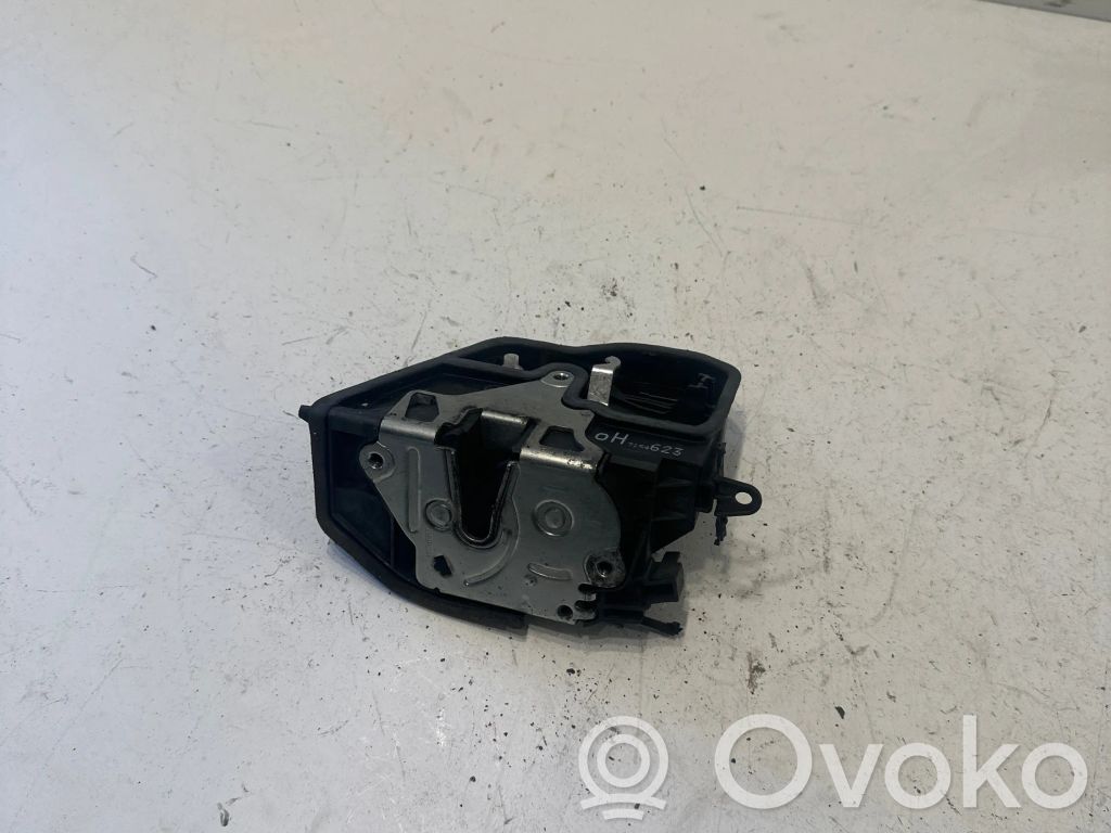 BMW 1 E81 E87 Priekinė durų spyna 