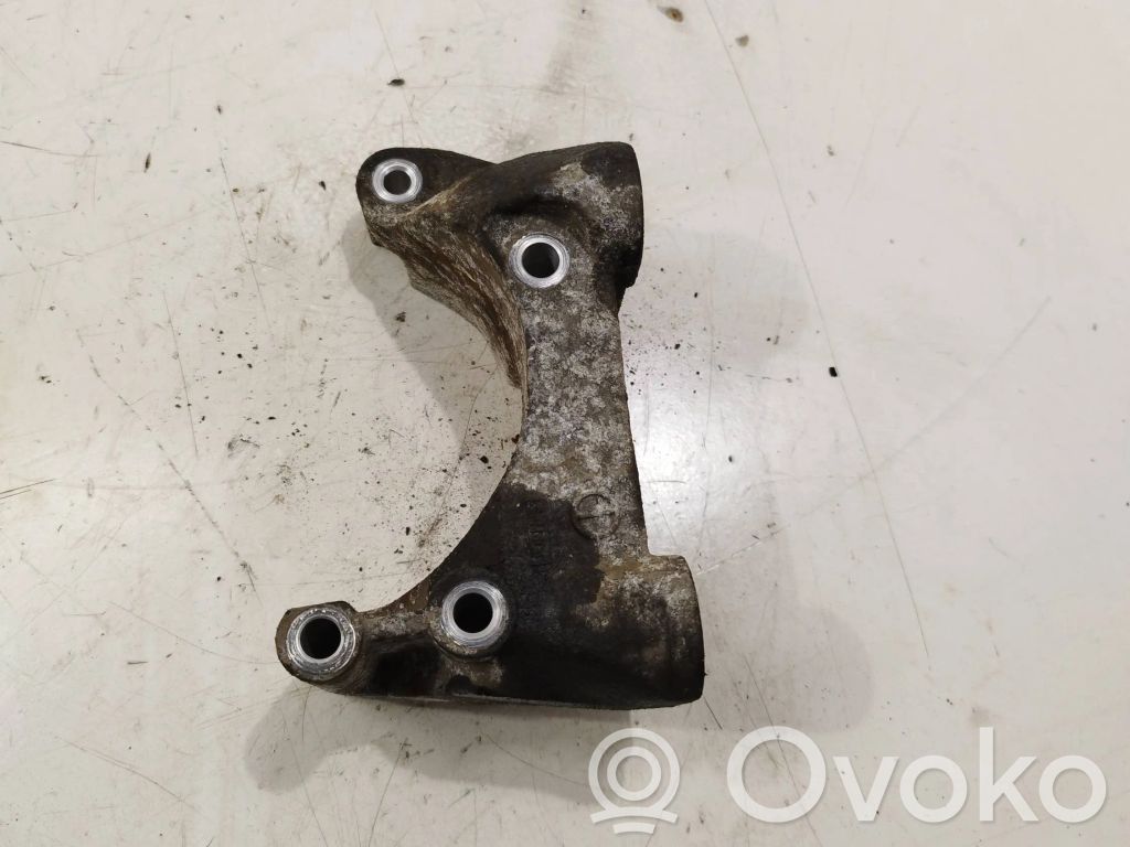 Ford Mondeo MK IV Engine mounting bracket 