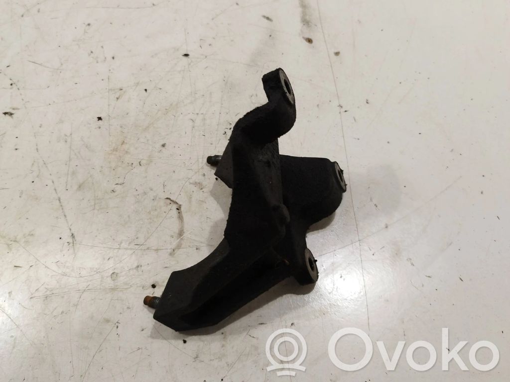 Ford Mondeo MK IV Engine mounting bracket 