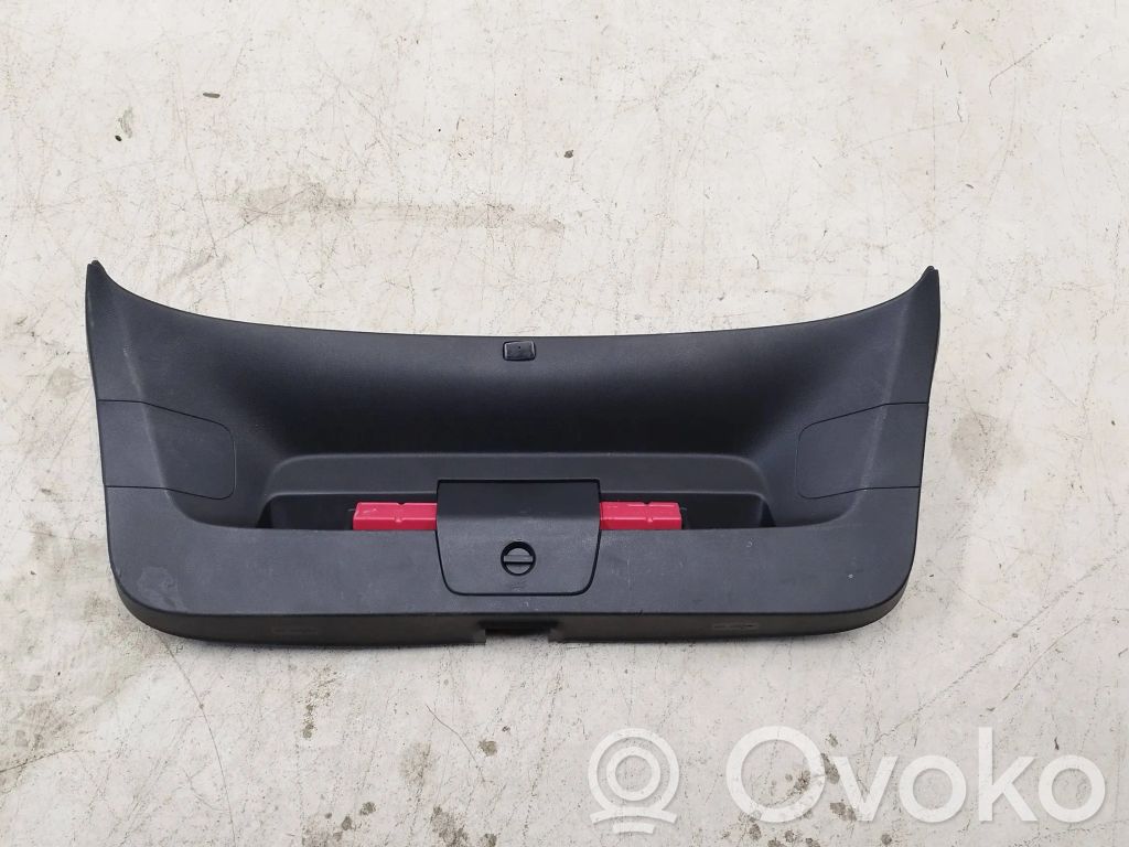 Volkswagen Golf VII Poszycie / Tapicerka tylnej klapy bagażnika 
