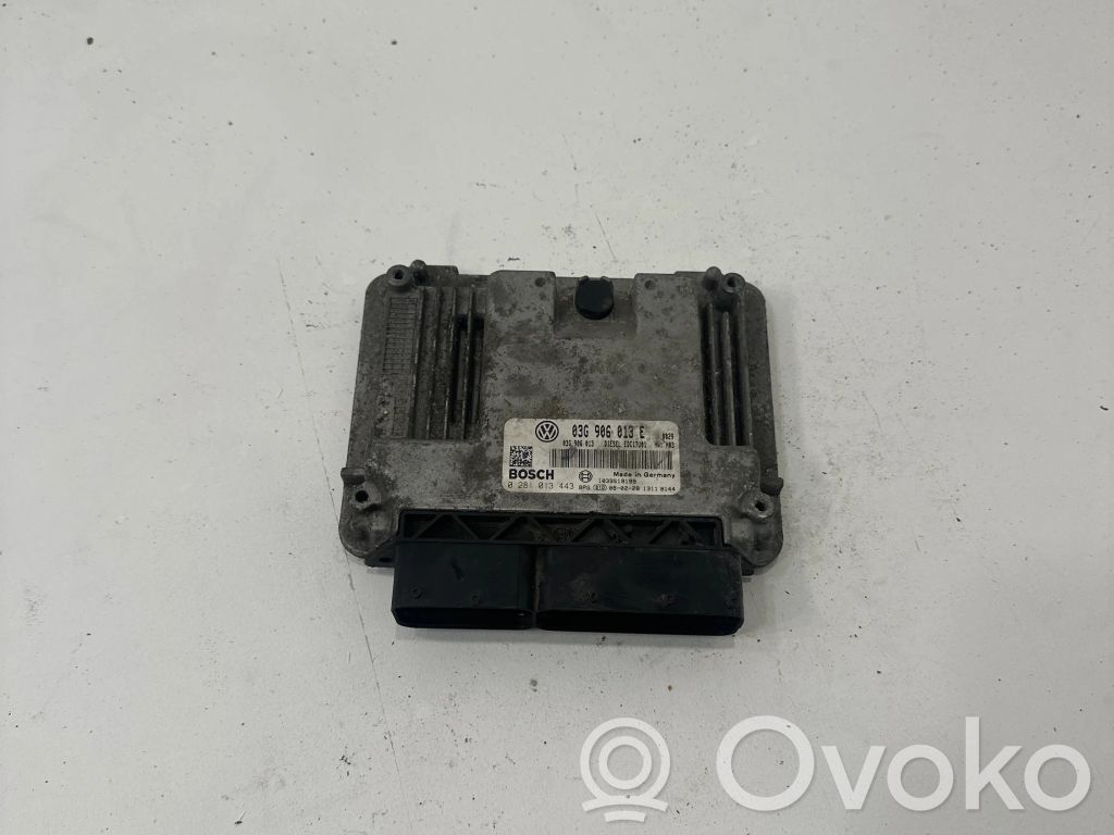 Volkswagen Touran I Engine control unit/module 