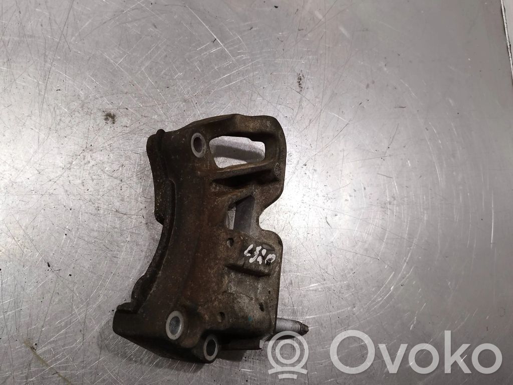 Volvo V50 Engine mounting bracket 