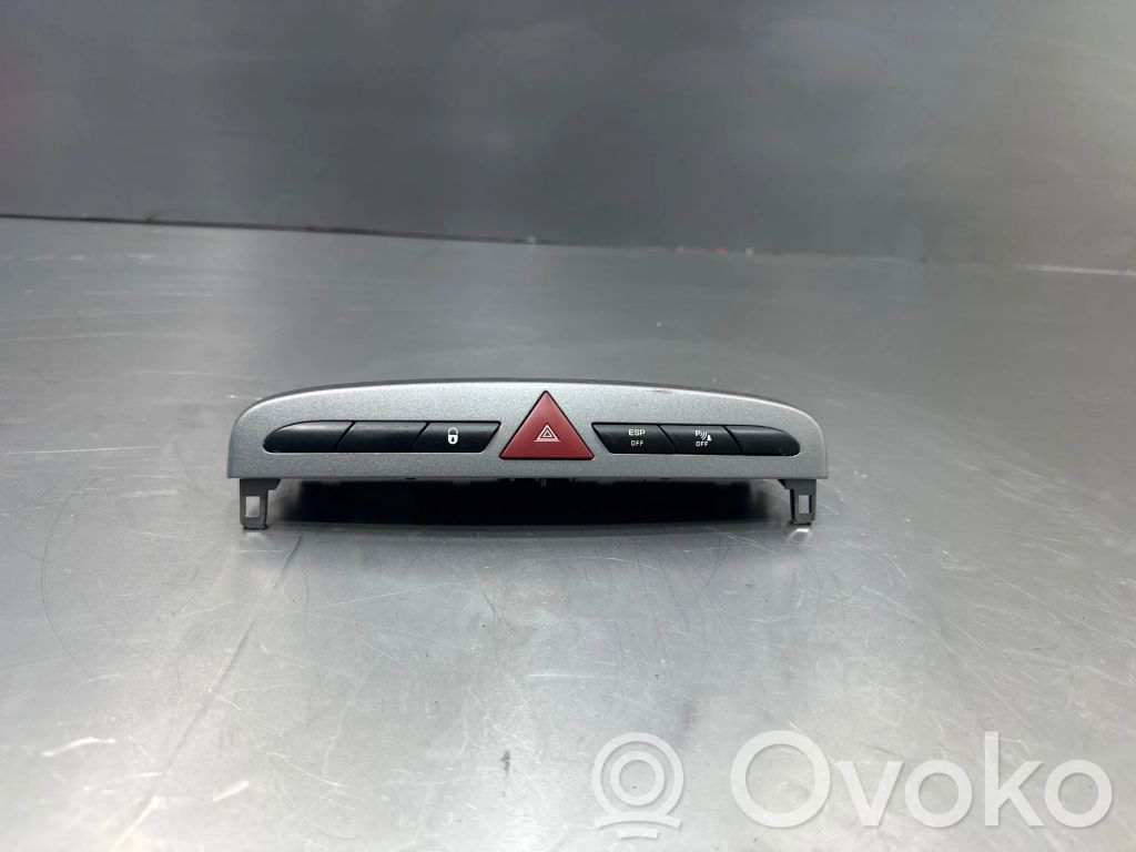 Peugeot 308 SW  Hazard light switch 