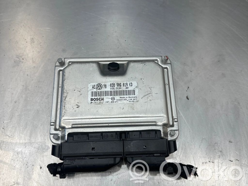 Volkswagen PASSAT B5.5 Engine control unit/module 