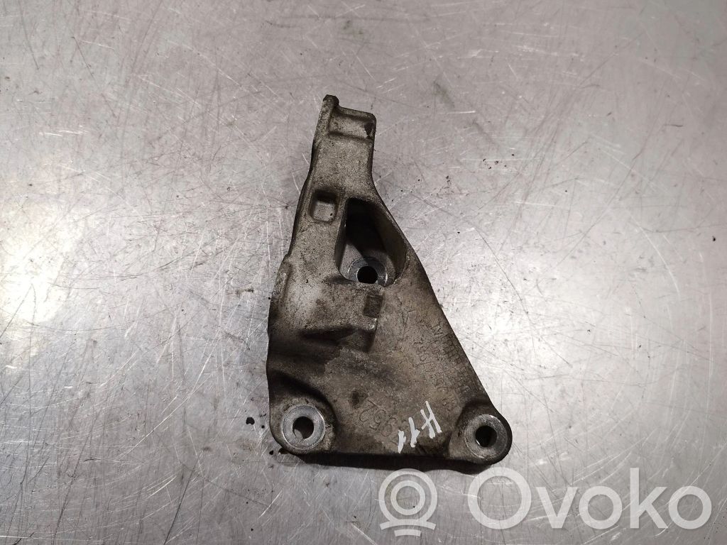 Opel Mokka Engine mounting bracket 
