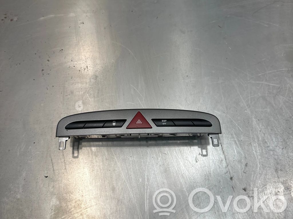 Peugeot 308 Avārijas lukturu slēdzis 