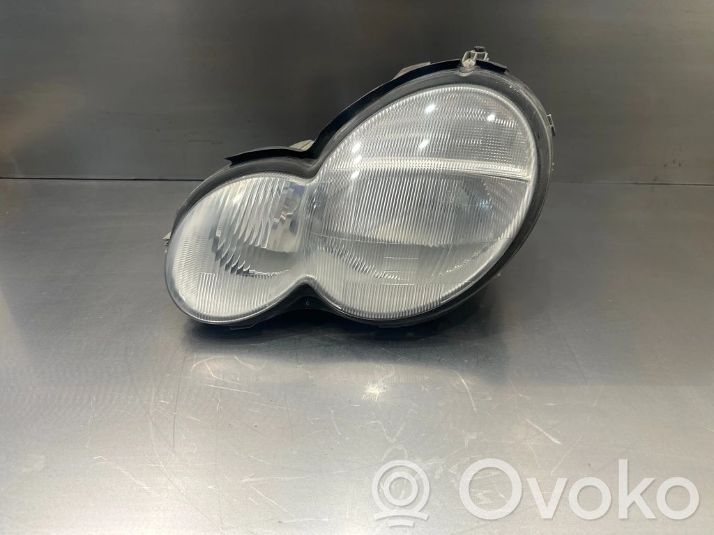 Mercedes-Benz C W203 Lampa przednia 