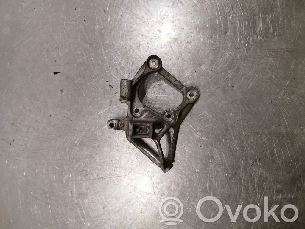 Citroen Berlingo Engine mounting bracket 