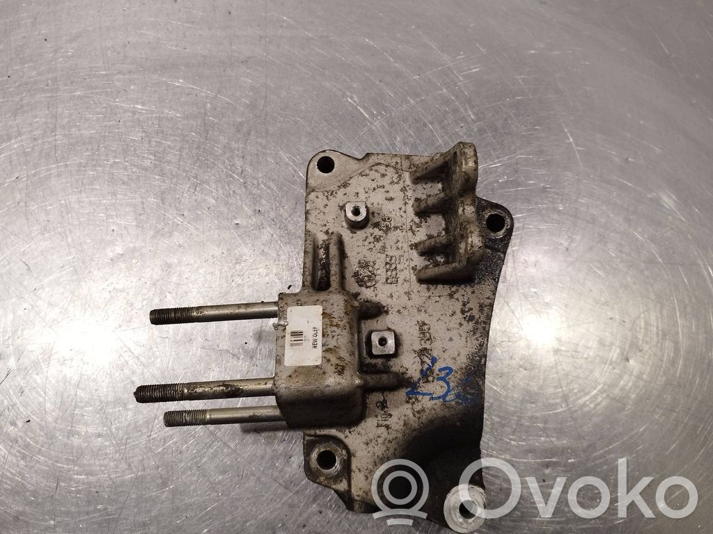 Engine mounting bracket   55221395