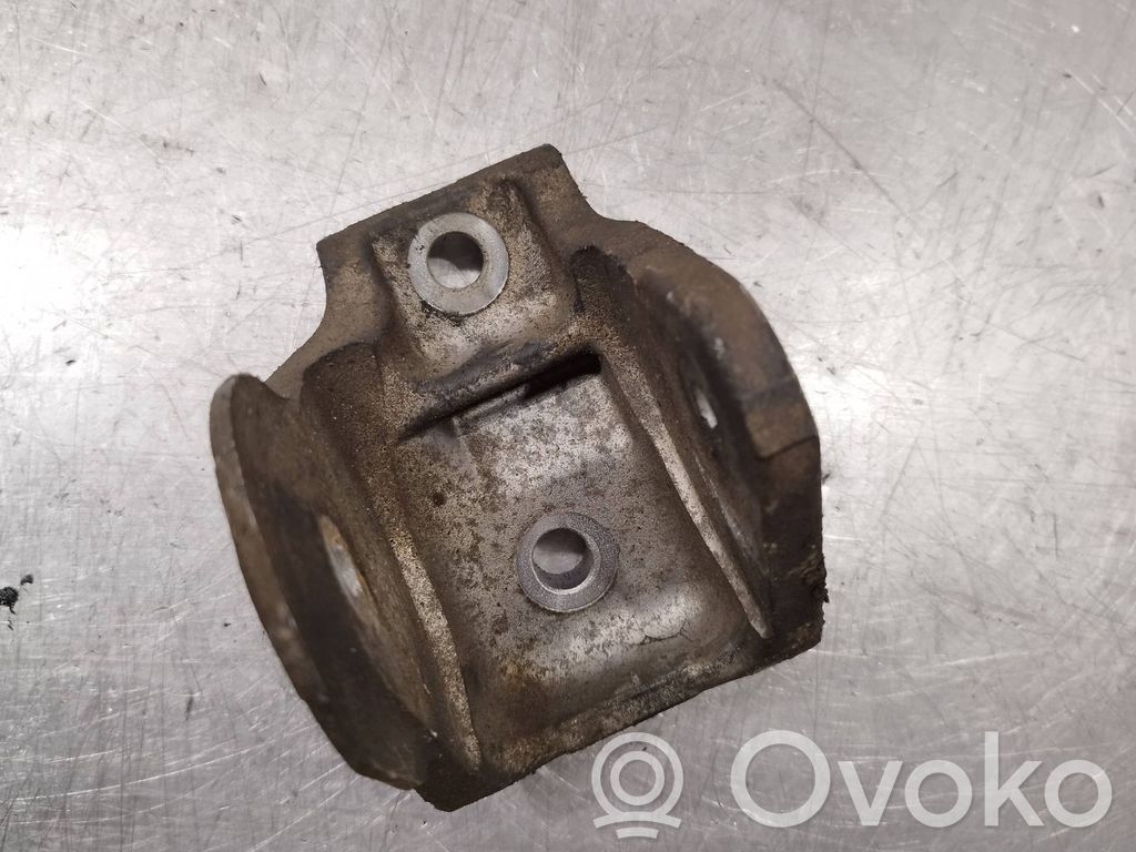 Mitsubishi Outlander Gearbox mounting bracket 