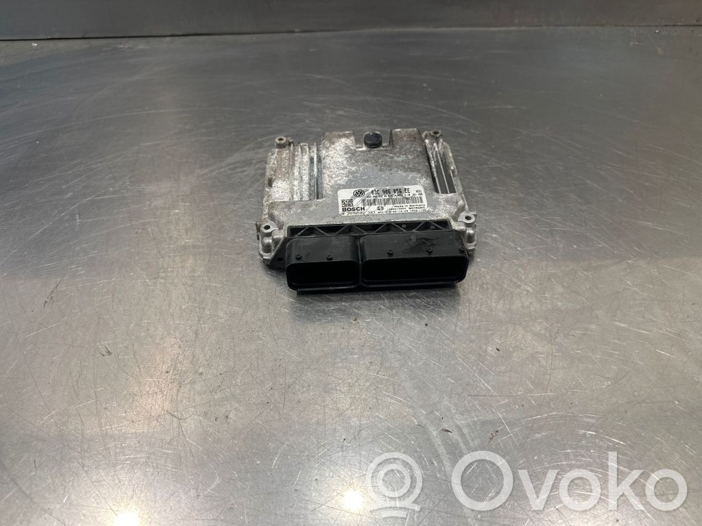 Volkswagen PASSAT B6 Engine control unit/module 