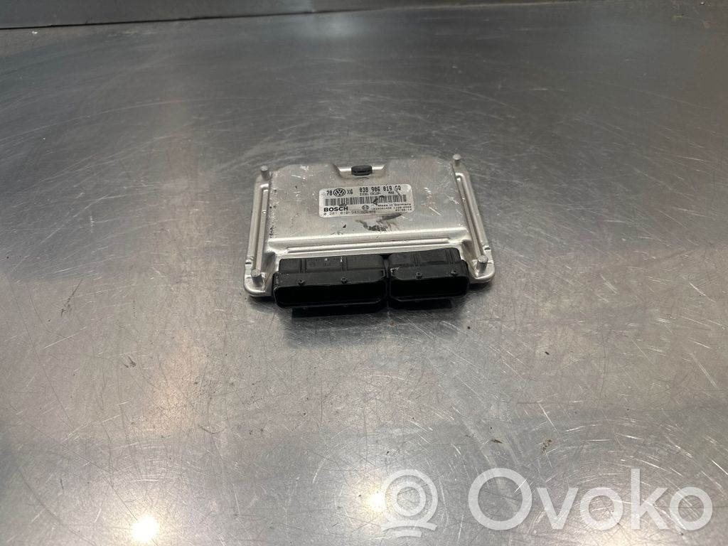 Volkswagen PASSAT B5.5 Engine control unit/module 