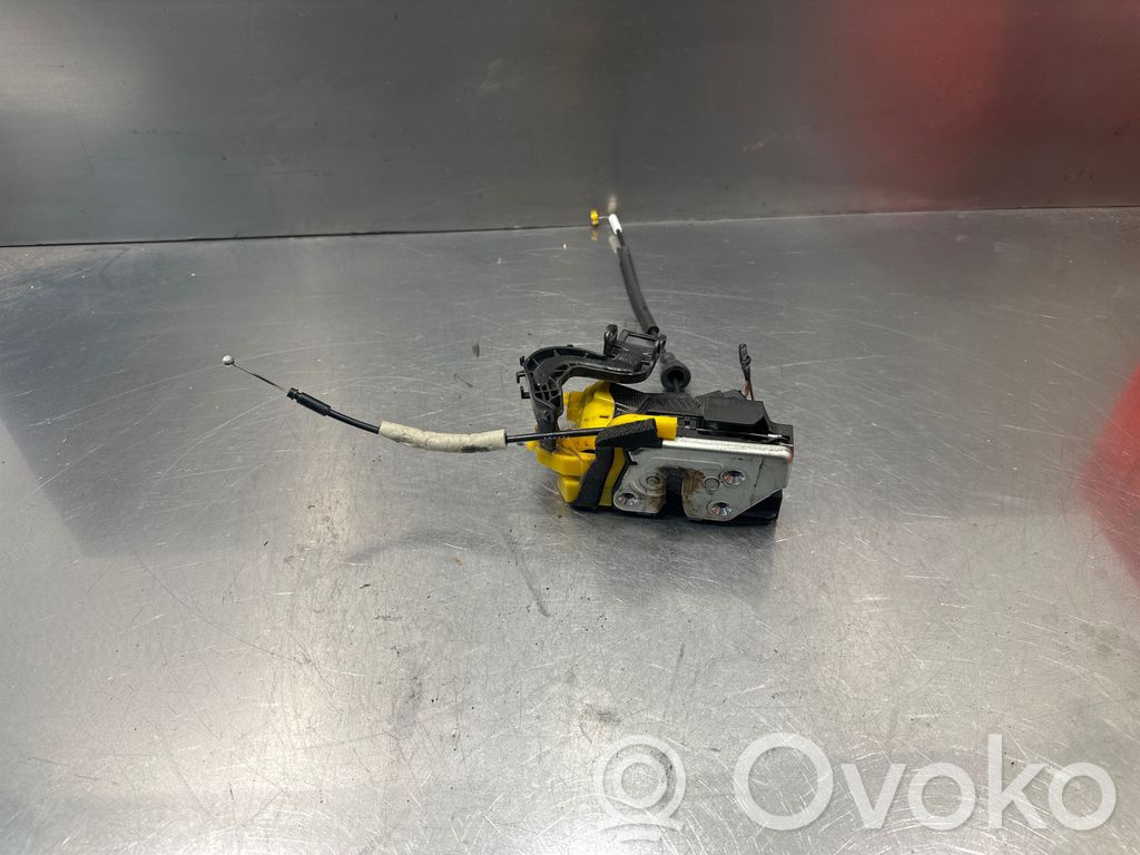 KIA Ceed Priekšpusē slēdzene 