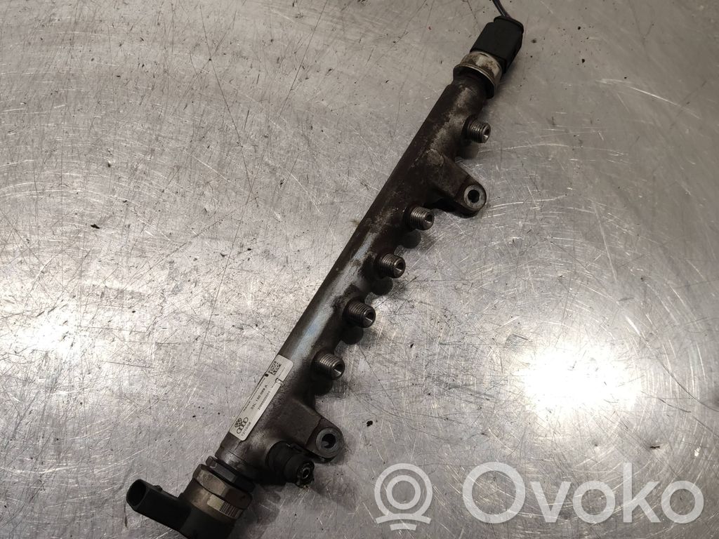Audi A6 S6 C6 4F Listwa wtryskowa 