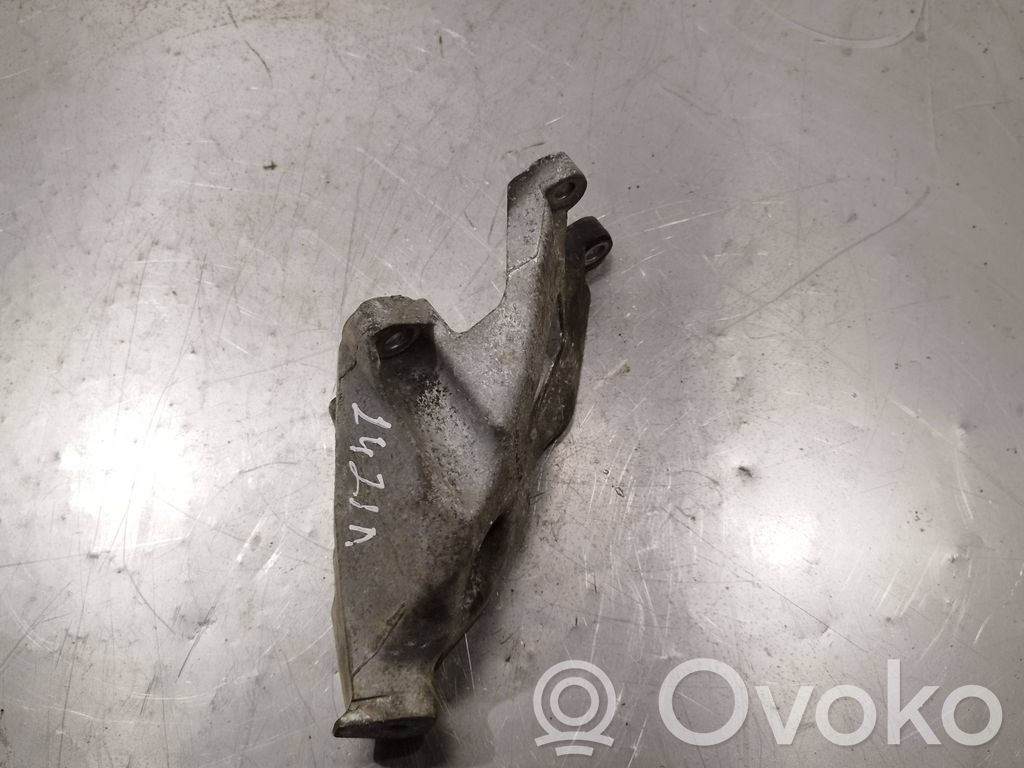 Audi A4 S4 B8 8K Engine mounting bracket 