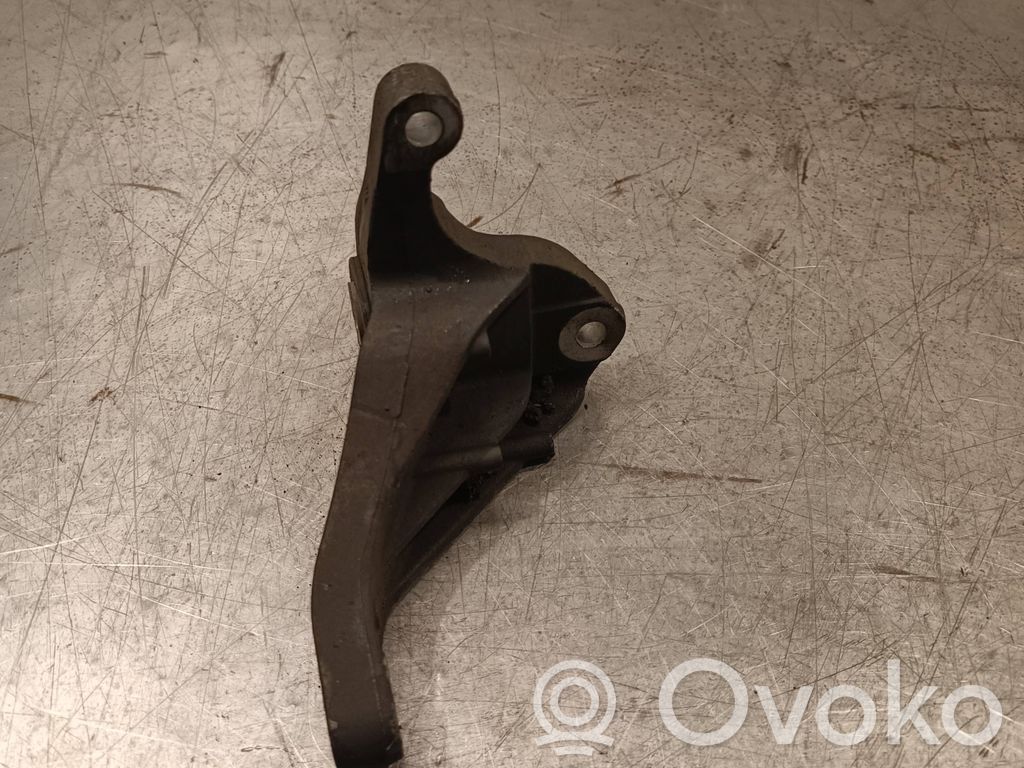 Volvo C30 Gearbox mounting bracket 