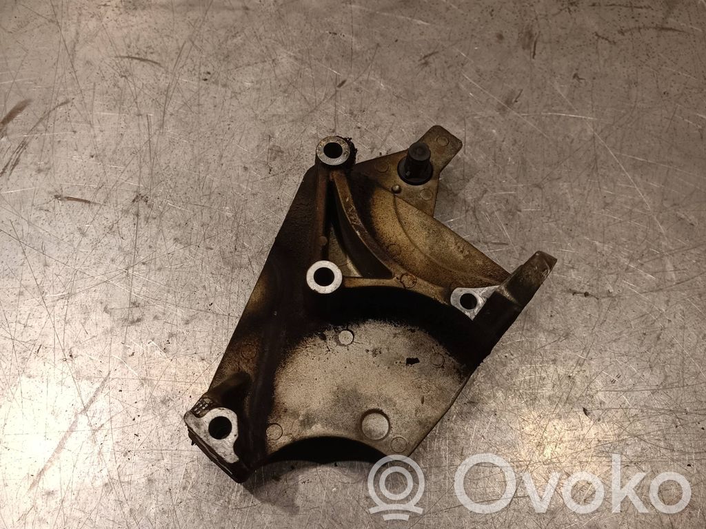 Nissan NV200 Engine mounting bracket 
