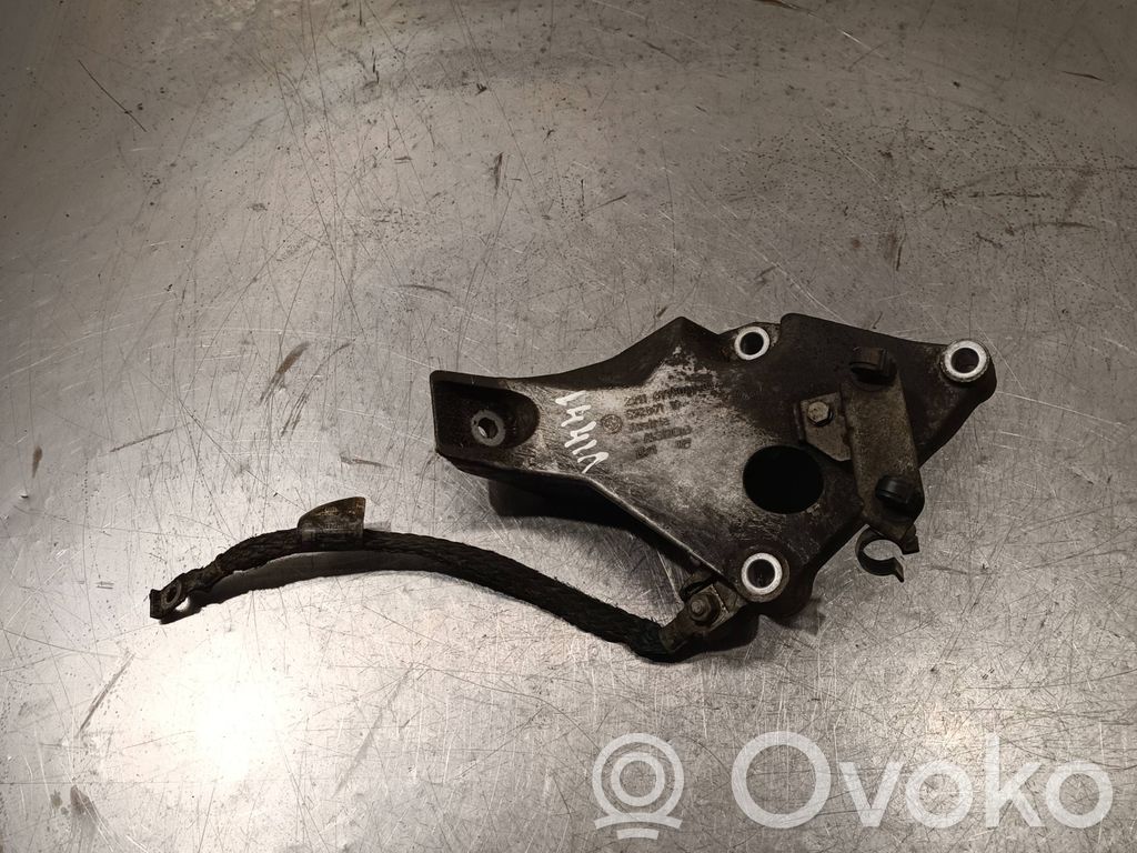 BMW 1 E81 E87 Variklio tvirtinimo kronšteinas 