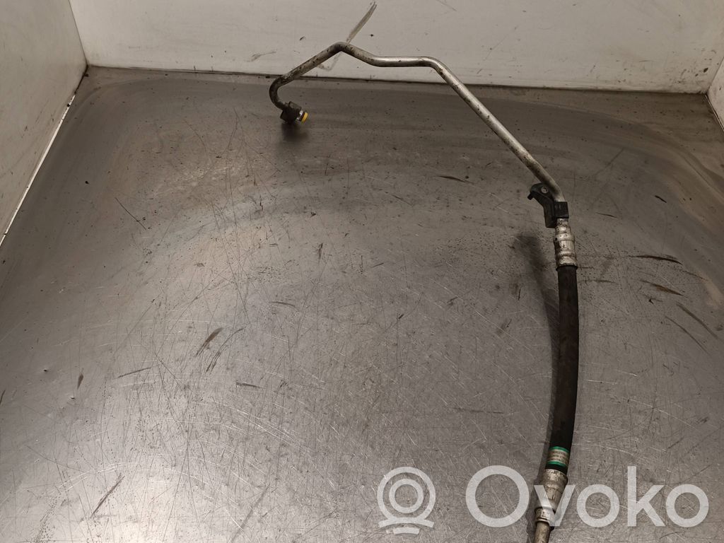 BMW 1 E81 E87 Conductă/furtun aer condiționat (A/C) 