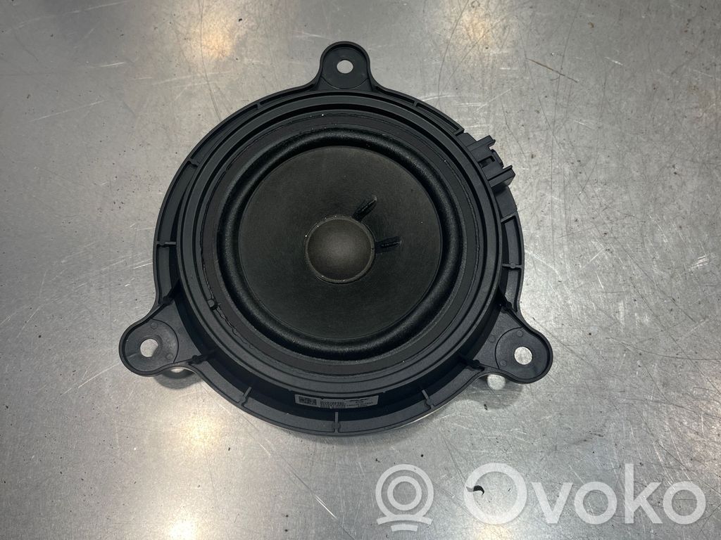 Mazda 3 III Altavoz de la puerta trasera 