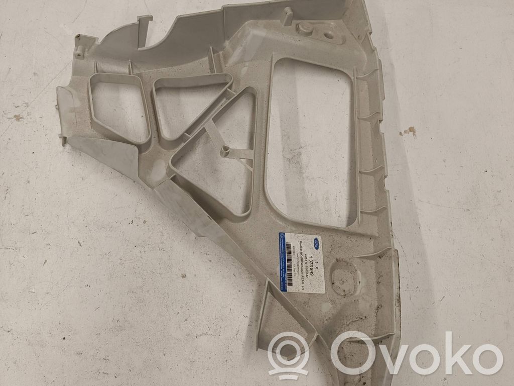 Ford Focus Etupuskurin kannake 