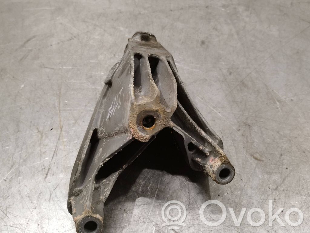 Audi A4 S4 B8 8K Engine mounting bracket 