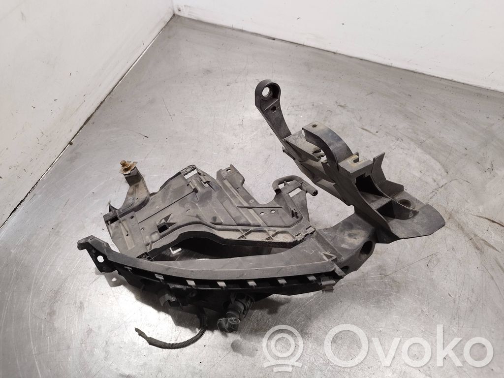 Audi A4 S4 B8 8K Uchwyt / Mocowanie lampy przedniej 
