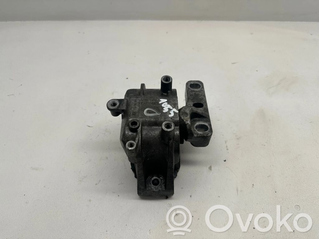 Volkswagen PASSAT B6 Engine mount bracket 
