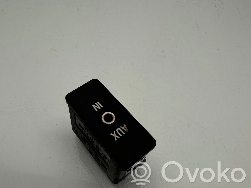 BMW 1 E81 E87 AUX in-socket connector 