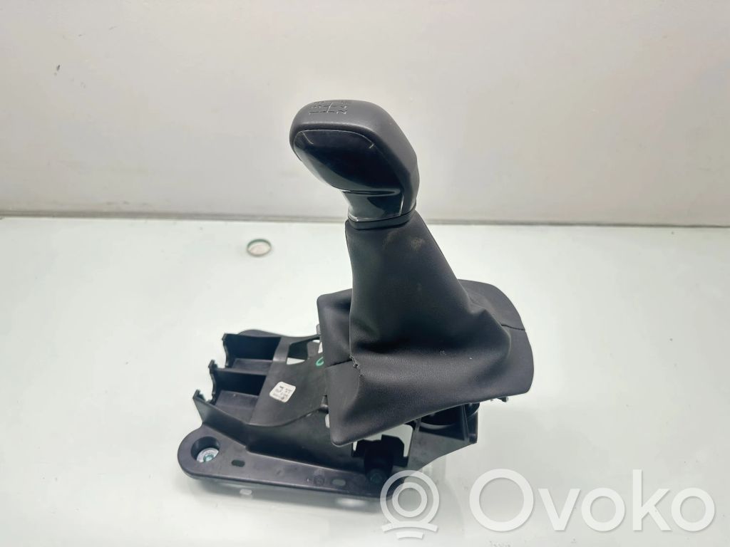 Peugeot 208 I Gear shifter/selector 
