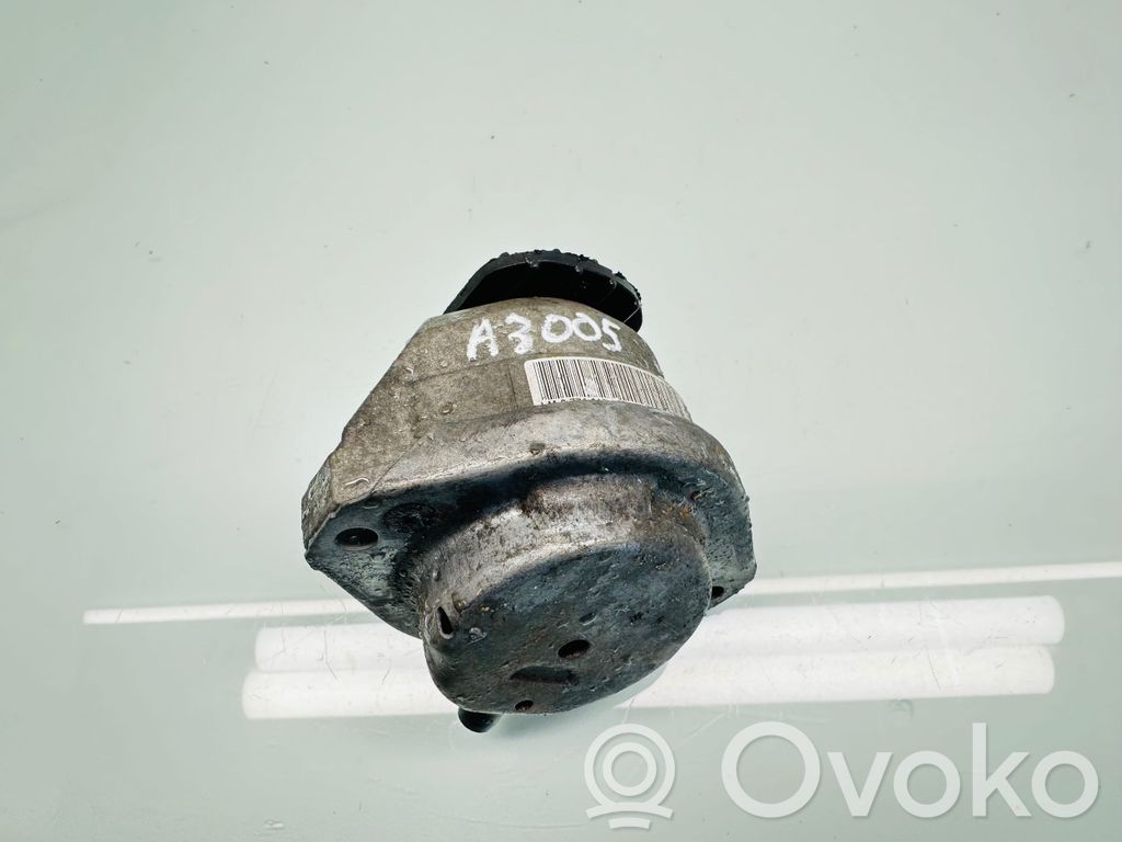 Engine mount bracket   6774619,15934612